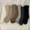 Women Socks 8Colors Cashmere Wool عرضة حرارية دافئة الأنبوب المتوسط ​​تخزين Harajuku أصفاد الحذاء المحبوك