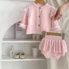 Kledingsets Lente en herfst Baby Meisjes Zoete 2-delige set Roze Lange mouwen Liefdeshart Trui Gebreide shorts met ruches born Kleding E86109 231214