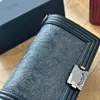 Erkek Tasarımcı Bayanlar Omuz Çantası 25cm Cowhide Güzel Kabartmalı Donanım Metal Toka Lüks El Çantası Matelasse Zincir Crossbody Çanta Makyaj Çantaları Elbise Sacoche