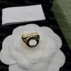 Anéis de cobre retrô fashion clássico 18K ouro duplo banhado a letras anéis charmosos com pacote de caixa