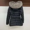 Monclair Womens Down Jacke Winer Jackes Coas Real Raccoon Hair Collar Warm Fashion Parkas Wih Bel Lady Coon Coa Ouerwear