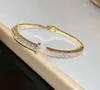 Top Pulsera de acero de titanio con circón electrochapado en oro real Corea del Sur Pulsera simple de alto sentido Temperamento de nicho Joyería de todo fósforo al por mayor Mujer