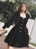 Abiti casual Dabuwawa Velluto Abito nero Collo a cuore Vintage Autunno 2023 Donna Lusso Dot Diamanti Impero Gonna a pieghe DM1CDR011