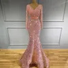 2024 Abito da sera a sirena con paillettes rosa Donne lunghe a V-Neck Women Prom Abiti formali Arabo Dubai Robe de Soiree Customed