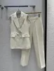 Pantaloni a due pezzi da donna Primavera ed estate Gilet bianco! Gilet doppiopetto con piccoli pantaloni dritti e una serie di parte superiore del corpo