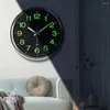 Horloges murales avec fonction pour les chambres sombres sans tiques ultra-etquies faciles à lire la chambre âgée minimaliste Q240509