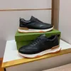 Nouvelles chaussures de ville pour hommes en cuir de vachette en relief