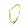 Ny 18K Gold Plated Micro Set Zircon V-Letter Ring Smycken i europeisk vintage-stil S925 Silver Women Ring for Women Wedding Party Valentine's Day Jubileum Present SPC