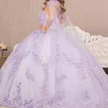 Lavendel glänzender Quinceanera Kleiderkugel von der Schulterkristallapplikation 3D -Blüten mit Cape Corset Vestidos Para XV Anos