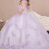 ラベンダーの光沢のあるQuinceaneraドレスボールガウン肩からクリスタルアップリケ3D花ケープコルセットVestidosパラXVアノス