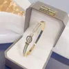 Lyxdesignerarmband högkvalitativt titanstålarmband 2024 Ny japansk och koreansk version av Love Diamond Buckle bleknar inte smycken damer gåva