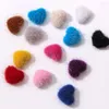 Décorations d'art d'ongle 5 pcs en forme de coeur en peluche charmes détachables boules de pom pelucheuses 3D poms magnétiques pour la décoration de conception d'ongles