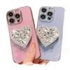 럭셔리 전기 도금 도금 블링 블링 다이아몬드 하트 홀더 전화 케이스는 아이폰 15 프로 맥스를위한 전화 케이스 케이스