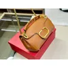 Fashion V-Chain Metal Flap One Sacs Enveloppe New Bag Designer Spring / Summer Postman Valenttiinos Riveted Crossbody épaule 2024 Handheld N655