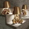 Lampes de table Italie petit homme d'or veilleuse penseurs lampe Art décor étude café bar Table de chevet lampes chambre d'enfants frères YQ240316