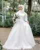 Simples uma linha branco muçulmano vestidos de casamento mangas compridas alta pescoço hijab vestido de noiva 2024 árabe dubai islâmico vestido de novia