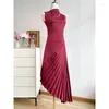 Casual Dresses 2024 Spring Luxury Irregular Wine Red Party Dress Elegant WOmen Sleeveless Asymmetric Pleated Long