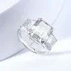 Bröllopsringar Smyoue 12Cttw Emerald Cut Full Engagement Ring for Women 3 Stones Sterling Silver 925 Band med certifikat 231212