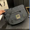 Designer Womens denim axelväska 31 cm klassisk broderad lyx tote med justerbar axel crossbody väska rese flygplats väska shopping väskor mamma väskor sacoche