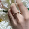 Bir Tasarımcı Cartres Orijinal Markalı Erkek Mens Love Ring Tasarımcı Halkaları Kadınlar İçin 925 STERLING Gümüş 24K Altın Kakma 2 3 Row CZ Elmas Tırnak 4mm 6mm genişliğinde mücevher Weddi