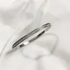 Bijoux de créateurs de mode pleins de diamants pour femmes, bracelet creux simple en acier titane qui ne se décolore pas, bijoux de design classique