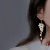 Kolczyki Dangle Arvival Elegancki projekt winogronowy Naturalny słodkowodna perła 14 -karatowa Złotna Kobieta Kobieta Biżuteria dla kobiet Prezenty