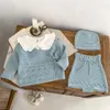 Conjuntos de roupas primavera e outono bebê meninas 3 peças conjunto de roupas de algodão de malha de manga comprida casaco de renda shorts chapéu conjunto de meninas pré-escolares conjunto 231214