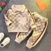 Kläder sätter pojkar Autumn Suit Foreigner 2023 Handsome Children s Baby Sweater Pants 2 Piece Toddler Set 9m 12m 2T 4T 5T 6T 231213