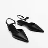Sandallar Altın Saçlı Toe High Topuklu Kadın Marka Tasarımcısı Cowhide Chunky 2023 Yaz Zarif Katı Ayakkabılar