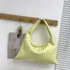 Borsa a mano da donna lavorata a maglia Tote Hop Capacità Borsa da donna firmata Borsa a tracolla da donna Borse in pelle di vacchetta Vbottega Grande 2023 Un autunno/inverno Nuove borse 1 K02N