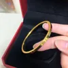 Классические дизайнерские браслеты из титановой стали, не выцветающий браслет из розового золота для пар, нишевый дизайн, элитный подарок для друзей