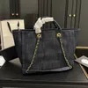 Vintage Women Crossbody Bag Navy Blue Large Capacity Luxury Handväska Tryckt vit bokstavsdesigner Bag Classic Outdoor Shopping Suitcase Pochette Sacoche 37cm