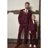 Bijpassende familie-outfits Ouder-kind outfit 3-delig pak Elegante blazer met enkele rij knopen voor jongens Broekenset Herenpakken voor bruiloft Vader Kinderen Familielook 231213