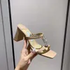 Sandales à talons de pantoufles de designer Dernière boucle de diamant Plage Bloc de mode décontracté Travail de fête 100% cuir Luxe Sandale à talon épais Top qualité femmes chaussures