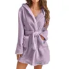 Vêtements de nuit pour femmes Hiver Femmes Peignoir chaud Fluffy Polaire Robe de bain thermique avec poches Ceinture Flanelle Peignoirs à capuche Chemise de nuit
