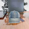 Yeni Bebek Top Cap Tasarımcı Denim Çocuk Şapkaları Marka Kutusu Boyutu 3-12 T Geometrik Metal Logosu Yan Dekorasyon Çocuk Caps Dec05