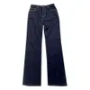 I lager "ett par originalfärg jeans" med en mitt stigande rak ben och breda benbyxor som ser smalare och smalare, fashionabla