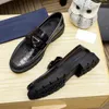 Os sapatos DRIVER MOCCASINS feitos de couro de bezerro são o primeiro design de sapato de condução Este modelo de luz suave com detalhes coloridos que realçam o design de mocassins de marcas famosas 02