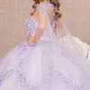 ラベンダーの光沢のあるQuinceaneraドレスボールガウン肩からクリスタルアップリケ3D花ケープコルセットVestidosパラXVアノス