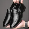 Sapatos de vestido estilo britânico couro masculino cor sólida casual couro elegante e na moda estilos curtos homens