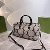 Super weicher Plüschbeutel 30 22 cm Kissen Form Frauen mit großer Kapazität Handtasche Klassische Druck schwarz und grau weißer Modeboston280i