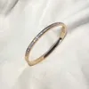 Bijoux de créateurs de mode pleins de diamants pour femmes, bracelet creux simple en acier titane qui ne se décolore pas, bijoux de design classique