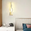 Lampa ścienna 220V sypialnia LED Nowoczesna prosta linia Lekka luksusowa korytarz salonu Kreatywne lampy nocne