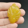 Pendentif renard à neuf queues sculpté en calcédoine d'agate naturelle jaune certifiée