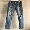 Neue 2023 Herren Jeans Hosen Waschen Zerrissene Mode Marke Detail Knie Schwarzer Buchstabe Stickerei Slim Motorrad Herren Damen Vintage Denim Jean Hosen