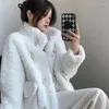 Pelliccia da donna 2023 Donna invernale di lusso Cappotto soffice di agnello Caldo colletto finto Capispalla corta Bottone ad cappuccio Giacche coreane