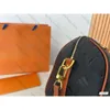 Top 5A Akşam Çantalar Kozmetik Çantalar Kadın Tote Çanta Hızlı Bandouliere Deri Kabartmalı Klasik Çiçek Çiçek Tasarımcıları Crossbody Bag Messenger Bayan Yastık Kaskası