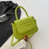 Moda pequena bolsa popular clássica bolsa simples versão coreana da bolsa mensageiro de um ombro feminina 2023 novo. CCJ3044