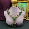 Chaînes accessoires médiévaux Vintage verre coloré bonbon rétro Style de cour conception de verrouillage collier émeraude bijoux