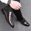 Zapatos de vestir tendencia a los hombres de negocios resbalón formal en el calzado para hombres oxfords cuero de alta calidad para mocasines